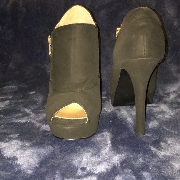 High Heels - Picture 4 of 4